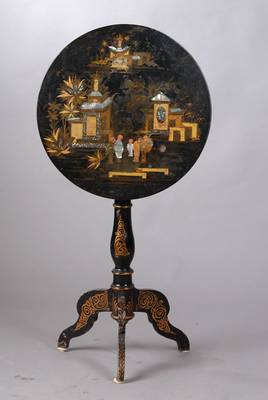 Beistelltisch, England, um 1900, Holz geschnitzt u. mit Perlmuttintarsien, Chinoiserien, Personenstaffagen u. Blumen, teils unvollständig, ...