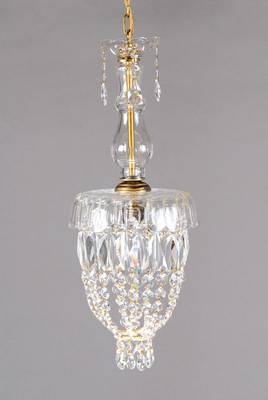 Formschöner Kristall-Salonlüster, Böhmen um 1930, im klassizistischen Stil, Messingkorpus mit Glasschäftung u. geschliffenem, geschnittenem ...