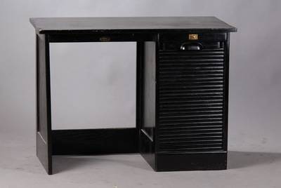 Schreibtisch, Thonet, Entwurf um 1905/10, Ausführung später, Eiche massiv, schwarz gelackt, Innenleben mit 3 sek. Einlegeböden, orig. Plakette, ...