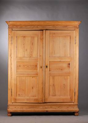 Biedermeierschrank, Pfalz um 1840/50, Türen je 3-fach kassettiert, guter Zustand, gute Holzauswahl, ca. 212x170x60 cm