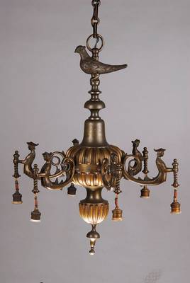 Deckenlampe, Historismus, um 1920, Bronze, 6 Brennstellen an figürlich auslaufenden Armen, Vogelbekrönung, Flügel fehlen, H. ca. 90 cm plus Kette