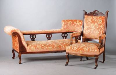 Sitz-Ensemble, England / Belgien um 1910, bestehend aus 2 Armlehnsessel und einer Chaiselongue, Gestell Mahagoni massiv, Bezug u. Polsterung mit ...
