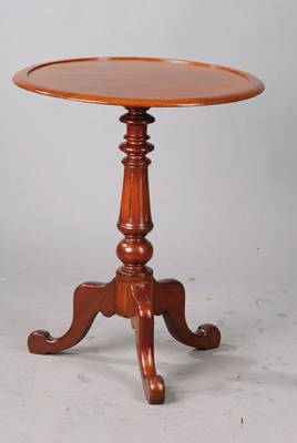 Beistelltisch, Victorian um 1880/90, Mahagoni, Platte mit nach innen abgekantetem Profil, Säule balustiert u. kanneliert, stehend auf 3 ...