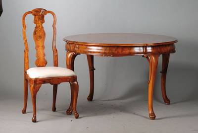 Sitzgruppe, Italien, 2.H. 20. Jh., Nussbaum, Wurzelnussfurnier gespiegelt verlegt, nach dem Vorbild des 18. Jh. in Florenz, umlaufende Marketerie in ...