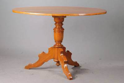 Tischchen, Louis-Phillip um 1870/80, Kirschbaum massiv, Säule reich balustiert, 3- Fuß vielfach geschweift, wohnfertiger Zustand,ca. 80x 118x80 cm