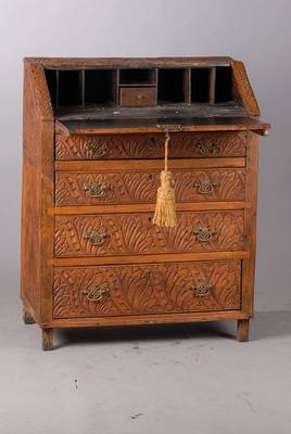 Sekretär, Spanien um 1930/40, umlaufend beschnitzt, 4-schübig, rest. bedürftig, ca. 95x74x44(71) cm, Schlüssel