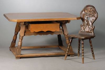 Jockele-Tisch, süddeutsch um 1880-90, Eiche massiv, typische Kastenform, Säulen gedrechselt, Schub u. Platte wohl später, ca. 77x103x135