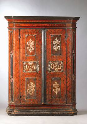 Schrank, Allgäu um 1800-1820, Weichholz, bunt bemalt, sog. Kamm-Zieh- Malerei, Kopf vielfach unterschiedlich profiliert, Kanten abgeplattet, Türen ...