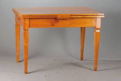 Tisch, ausgehendes 18.Jh., Kirschbaum massiv, 1-schübig, Füße konisch verlaufend, 2 Ausziehplatten, ca. 79x110x80 cm