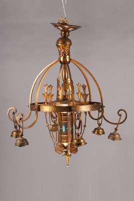 Jugendstillampe, deutsch um 1910, Messing, 6 Brennstellen, alte Porzellanfassungen, verschmutzt, ohne Schirme, H.ca. 136 cm, Elektrifizierung nicht ...