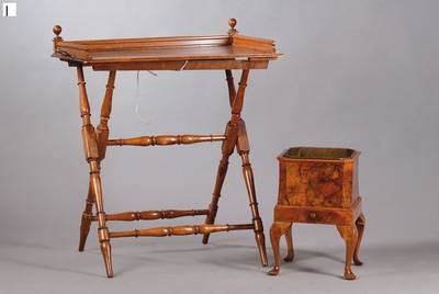 Blumenhocker, deutsch, um 1900/10, Nußbaumfurnier, mit Metalleinsatz, obere Kanten abgeplattet, geschweifte Füße, 1- schübig, ca. 45x31x31 cm