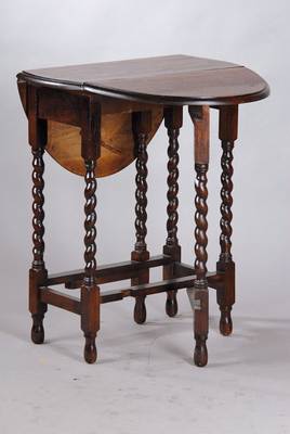 Kleiner Gateleg-Table, England um 1890, viktorianisch, Eiche massiv, gedrechselte Beine, ca. 75x87x60cm