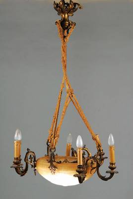 Deckenlampe, deutsch, um 1910, Alabsterschale mit drei Doppelarmen, Metallmonturen, Elektrifizierung nicht geprüft, H.ca. 100 cm, D.ca.70cm, 9 ...
