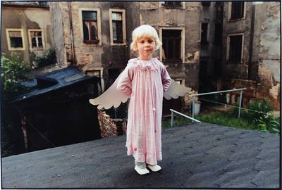Gundula Schulze Eldowy, geb. 1954, Berlin 1987, C-Print aus der Serie: Der große und der kleine Schritt, auf Fujicolor Professional Paper, ...