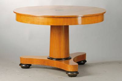 Runder Tisch, süddeutsch, um 1840, Biedermeier, Kirschbaumfurnier, Durchmesser ca. 110cm, Höhe ca.73cm