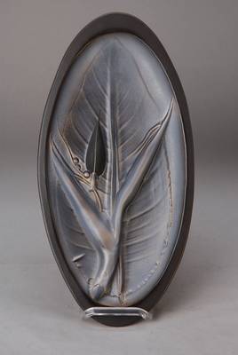 Paul Wunderlich, 1927 - 2010, Ceramic-Objekt "Strelizia II", 149/350, L. 42 cm, im orig. Kasten, mit Zertifikat, ehem. Verkaufspreis ca. ...