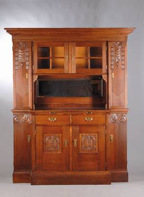Aufsatzbuffet, Jugendstil um 1905, Eiche massiv, Kopf 6-fach getreppt, Aufsatz 4 -türig mit mittigem facettiertem Spiegel, mittige Türen Türen mit ...