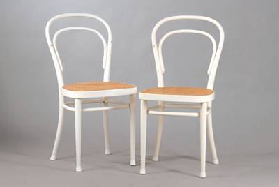 6 Stühle, Thonet, 60er Jahre, "Nr. 8" mit Herstellerembleme, sog. Wiener Kaffeehausstühle, Bugholz weiss gefasst, H. ca. 86 cm, Sh. ca. ...