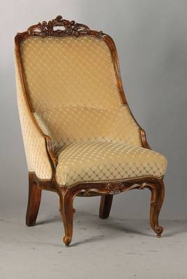 Sessel, deutsch, um 1890, Nußbaum massiv, geschnitzte Krone, Altersspuren, H. ca. 112 cm, Sh. ca. 50 cm