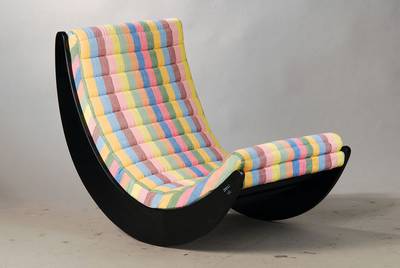 "Relaxer 2"-Bodenschaukel, Rosenthal Einrichtungen, Entwurf Verner Panton, schwarz gebeiztes Holz mit verschiedenfarbigemBezug in gedeckten ...
