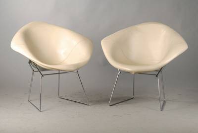 Paar Diamond-Chair, Entwurf Harry Bertoia um 1950-1952, Hersteller Unbekannt, geformter u. verschweißtes Stahlrohr, lederner Polsterbezug sek., Beim ...