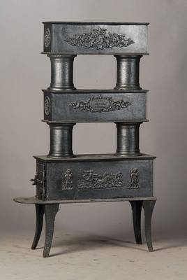 Etagenofen, Eisenguß, um 1830/40 nach dänischem Vorbild, 3 Etagen, floraler Dekor, Gießer: "Eicher Hütten Verein", H. ca. 104 cm