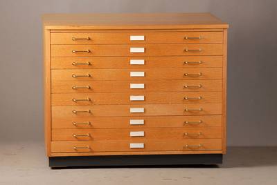 Schubladen-/Grafikschrank, 2.H. 20.Jh., Eichefurnier, z.T. auf Buchekorpus, Hersteller"Hados", 10-schübig je mit Beschriftungsfeld, ...