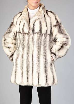 Black-Cross-Nerzlongjacke, Gr. ca. 38, Felle längs verarbeitet, Ärmel mit Manschetten, Stehkragen, hellgraues Innenfutter, unter dem Arm ...