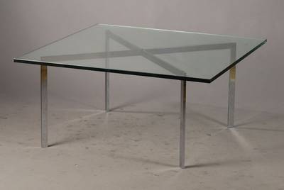 Glastisch, nach Entwurf Mies van der Rohe's Barcelona-Table, um 1929, Ausführung unbekannt, Kristallglasplatte mit Flachstahlgestell, guter ...