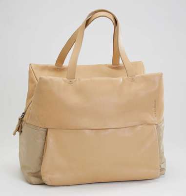 Konvolut 2 JIL SANDER Taschen, 1x beige- farb. Leder und Nylon, Jil Sander Prägung, 2 Tragehenkel, innen champagnerfarb. Stoff, ca. 33 x 22 cm, ...