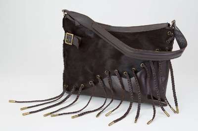 Ausgefallene VERSACE Tasche, braunes, feines Leder, brauner Fellbesatz, Monturen Metall verg., 1 Tragehenkel, geflochtene Lederapplikationen, innen ...