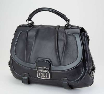 CELINE Handtasche, schwarzes Leder unter- sch. strukturiert, Monturen Metall vers., Schnalle mit Celine Emblem, ein Tragehenkel, abnehmbarer ...