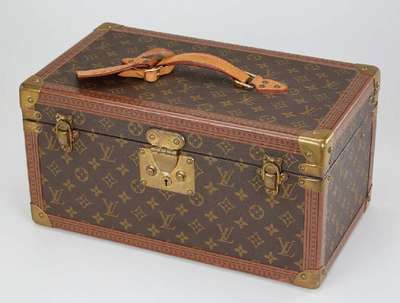 LOUIS VUITTON-Beauty-Case, Frankreich/Nizza, Monogram Canvas, Griff aus naturfarb. Rindsleder, goldfarb. Messingbeschläge, S -Schloss (Schlüssel ...