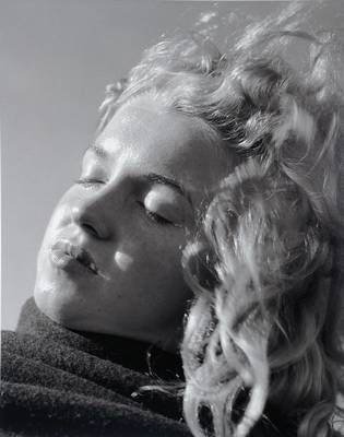 Andre de Dienes, 1913-1985, Marilyn Monroe, s/w Fotografie, rückseitig nummeriert 156/200,datiert 5-16-2006, ca. 51x40.5 cm, mit Zertifikat One West ...