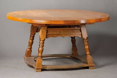 Runder Bauerntisch, Eiche massiv, Platte sek., Gestell um 1820 mit gedrechselten Beinen, Diamantierung u. geschweift gekröpfter Zargen,Platte ...