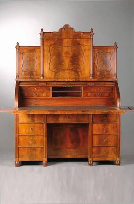 Aufsatzrollbüro, norddeutsch um 1860-70, Pyramidenmahagonifurnier auf Weichholzkorpus, durchgehend verlegtes Furnier, Aufsatz 3-geteilt, Mitte ...