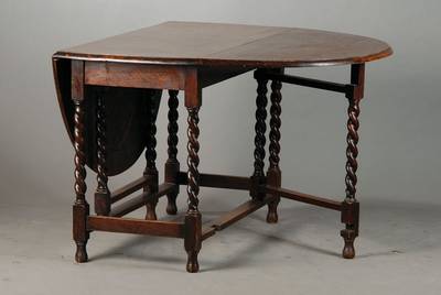 Gateleg-Table, England Ende 19. Jh., Eiche massiv, typische ausklappbare Platten, spiralförmig gedrechselte Beine, vielfach verwendbar (z.B. ...