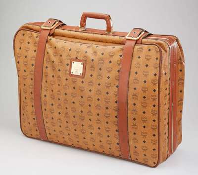 MCM-Reisekoffer, Monogramm Canvas, ca. 46 x 70 cm, starke bis sehr starke Gebr.- Spuren, ehem. Kaufpreis DM 1950.-, besch.