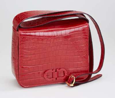 SALVATORE FERRAGAMO Damenhandtasche, rotes Leder mit Krokoprägung, leicht glänzend,schwarze Inneneinrichtung mit Reißverschluß- fach, ...