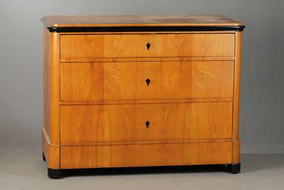 Schreibkommode, deutsch 1.H. 19.Jh., Esche massiv u. furniert, 4-schübig, erster Schub mit Schreibtisch, Innenleben mit geschwärztem Ziergitter, ...