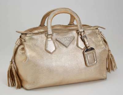 PRADA Handtasche, goldfarb. Leder, 2 Trage-henkel (mit Abrieb), seitl. Quastenabhängungen, Prada Milano Emblem, abnehmbarer Schulter- gurt anbei, ...