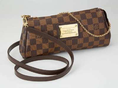 LOUIS VUITTON, Eva Pochette, Damier Canvas, Lederbesätze, Textilinnenfutter in Rot, goldfarb. Messingbeschläge, abnehmbarer Lederriemen und ...