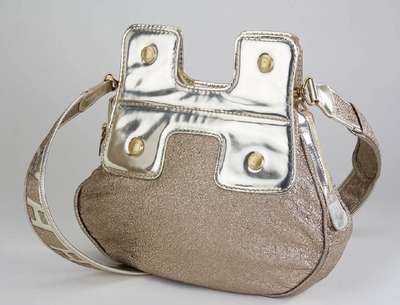 HOGAN-Schultertasche sogn. Guitarbag, goldfarb. strukturiertes Textil mit Lederbesätzen, langer Umhängeriemen, großes Innenfach mit seitl. ...