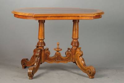 Tisch mit Glasplatte, Platte 4-fach verkröpft, Wurzelnussfurnier doppelt gespiegelt verlegt, Gestell Nussbaum massiv, 2konische Balustersäulen mit ...