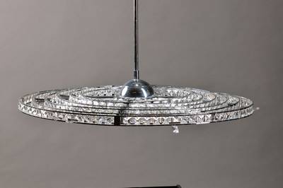 Designer-Deckenlampe, Italien, Firma Micron, Stahlrohrgestell, 6 ineinander bewegliche Ringe mit Kristallen verziert, bietet Platz für 15 ...