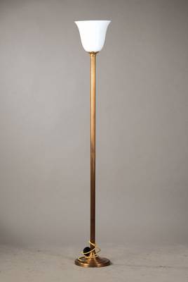 Stehlampe, nach Vorbild der Mazda-Lampen, 1920er, Messingfuß mit ausladendem Glasschirm, sehr dekorativ, guter Zustand, Funktionsfähig,H. ca. 173 cm