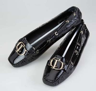 Paar DIOR Ballerinas Gr.42, schwarzes Knautschlackleder, CD-Applike und seitl. Ösen vergoldet, orig. Dustbag und Kartonage, ungetragen