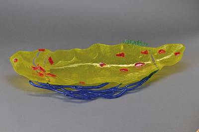 Magdalena Maihöfer, Glaskünstlerin aus Herxheim, Frutti die Mare, Glasobjekt aus bunten Gläsern, signiert und betitelt, ca. 69x26cm