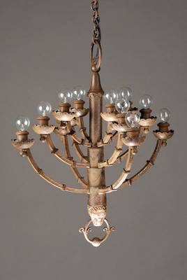 Deckenleuchte, deutsch, um 1900/10, wohl Judaika, 12 Brennstellen, mittlerer Stab in Form eines Löwenkopfes auslaufend, H. ohne Kette ca. 65 cm, ...