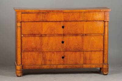 Biedermeierkommode, Rheinland um 1815, Kirschbaumfurnier auf Weichholzkorpus, seitl. Halbsäulen, 4-schübig, orig. Schlüsselschildeinlagen, ...